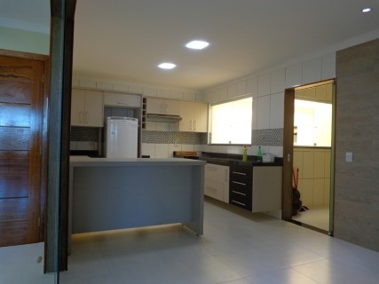 APARTAMENTO COM 03 DORMITÓRIOS